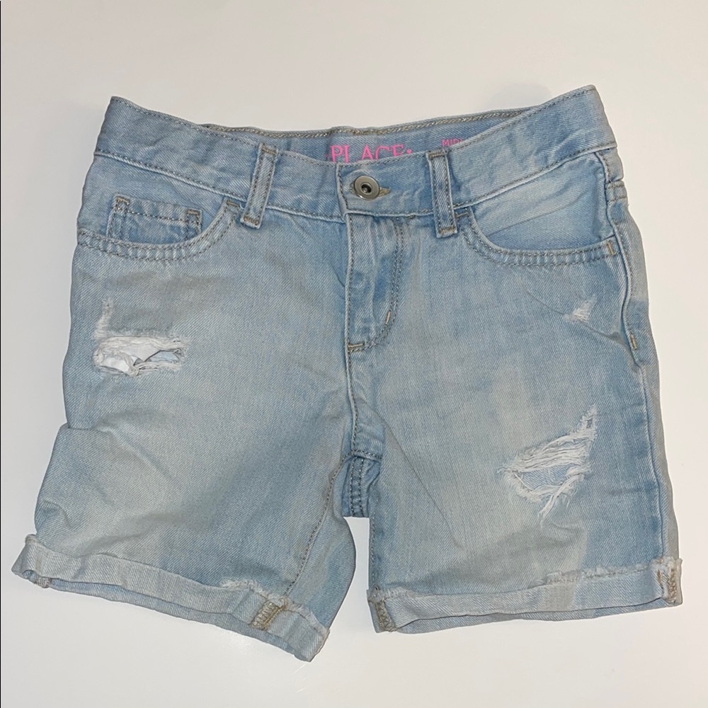 Light Blue Distressed Denim Shorts
Girl size 8, 😍15% off bundles
good condition